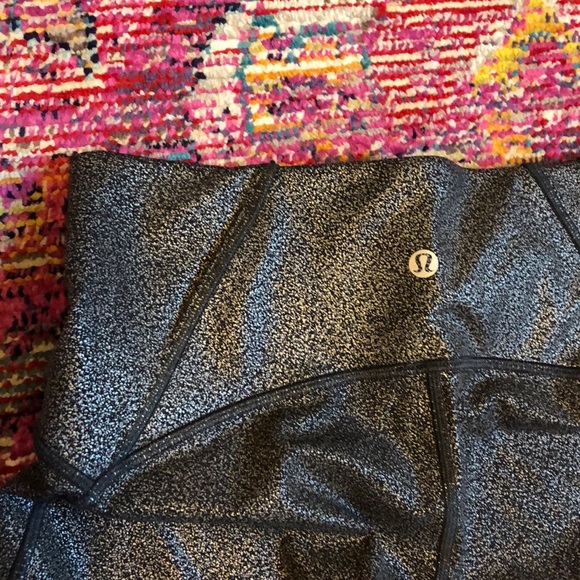 Sparklenation black & silver Lululemon crop pants - Picture 4 of 5